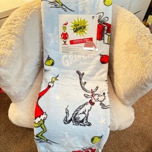 NEW Christmas 2023 The Grinch Oversized Throw Blanket